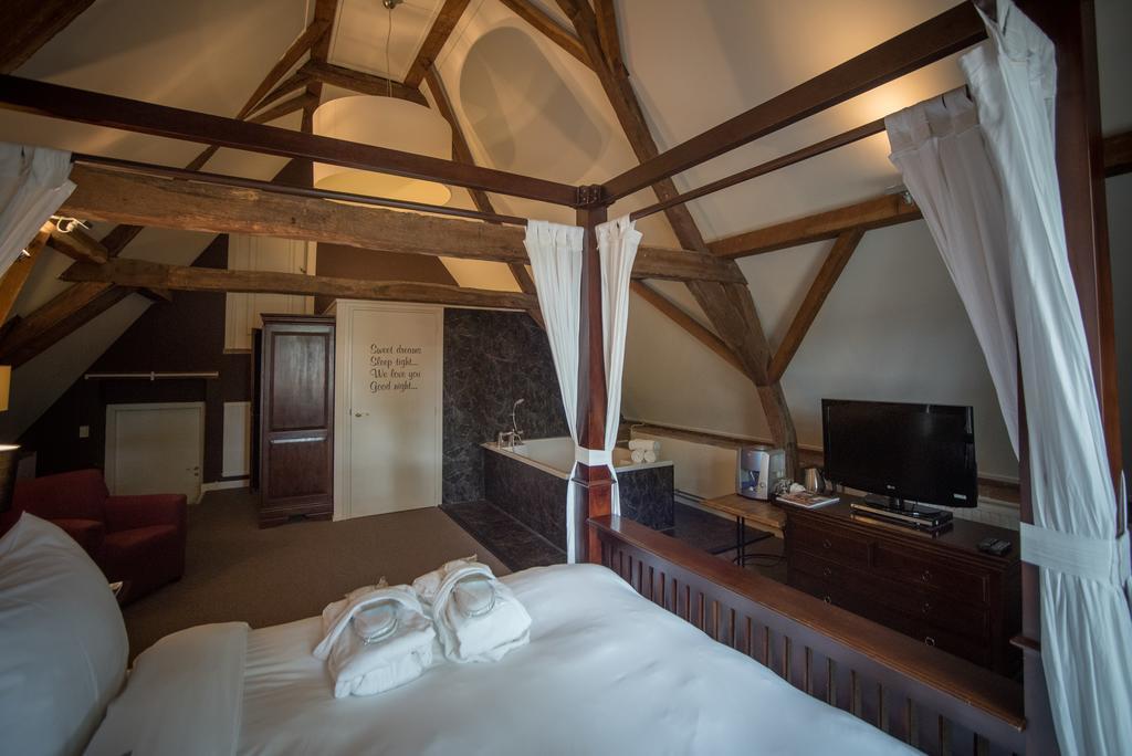 Hotel Het Raedthuys Sint-Maartensdijk Bagian luar foto