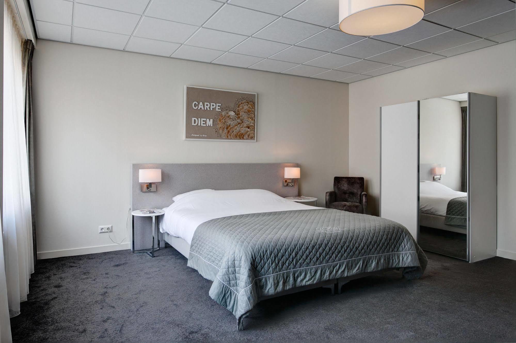 Hotel Het Raedthuys Sint-Maartensdijk Bagian luar foto